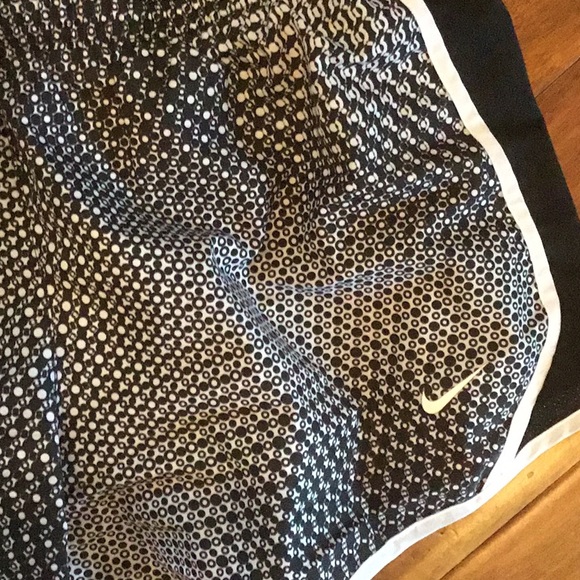 Nike Dri Fit short Girls size Large - Picture 3 of 4